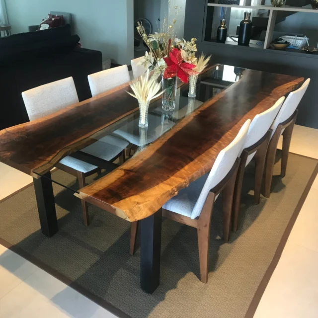 Onde o design moderno encontra o legado da madeira maciça em peças de puro prestígio.

Receber convidados exige um ambiente que reflita sua trajetória e seu apreço pela sofisticação.

Uma mesa de jantar não é apenas um móvel, mas o centro de grandes decisões e celebrações exclusivas.

Na Arwo, unimos a rusticidade nobre da madeira maciça ao design autoral contemporâneo, criando peças únicas que se tornam o verdadeiro símbolo de alto padrão na sua residência ou escritório.

Descubra como transformar seu espaço no nosso blog. Link na bio.

✨ 🍷 🪵 📐 🤝

#ArquiteturaDeLuxo #DesignDeInteriores #MobiliarioBrasileiro #MesaDeJantar #MadeiraMacica #DesignAutoral #MovelDeLuxo #Arwo #Exclusividade